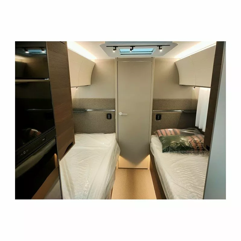 Interior de la caravana Adria Alpina 613 UT