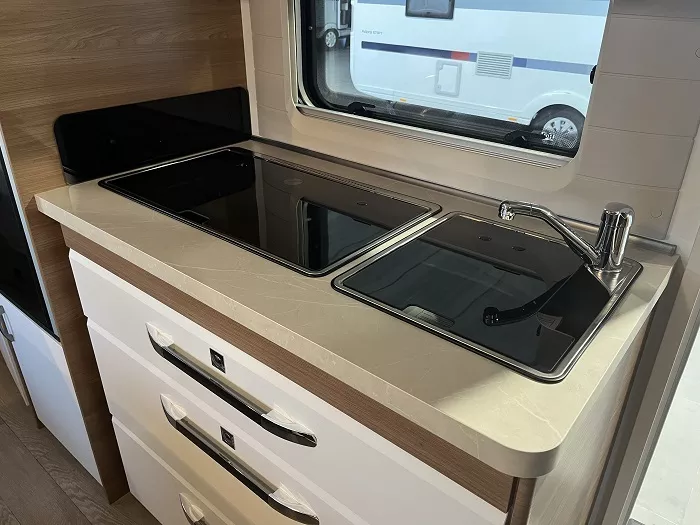 Caravana Hobby 560 KMFe DELUXE