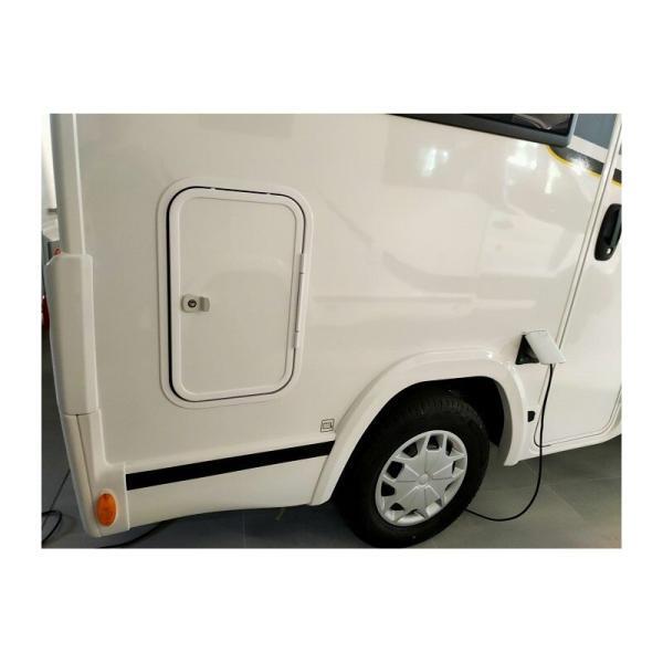 Detalle exterior de la autocaravana Benimar Tessoro 481 en color blanco