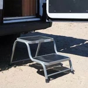 Escalón doble de acero modelo Estoril para acceder a las caravanas y autocaravanas Turmo