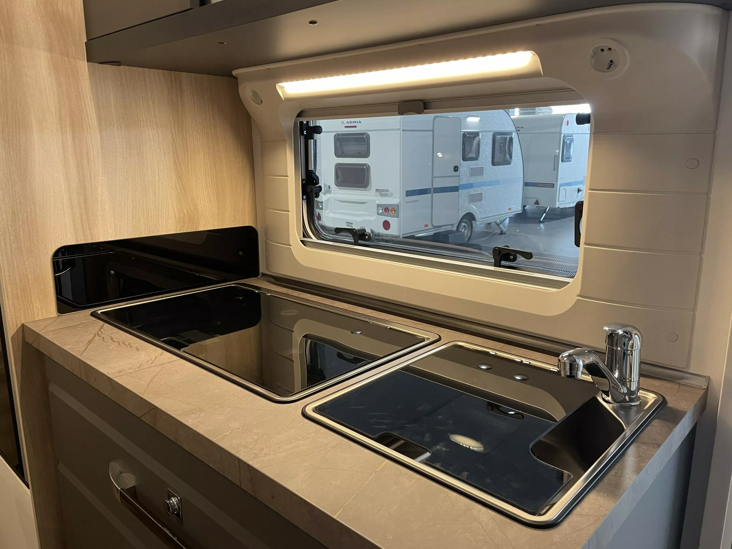 Caravana Hobby 490 KMF DELUXE - Imagen 6