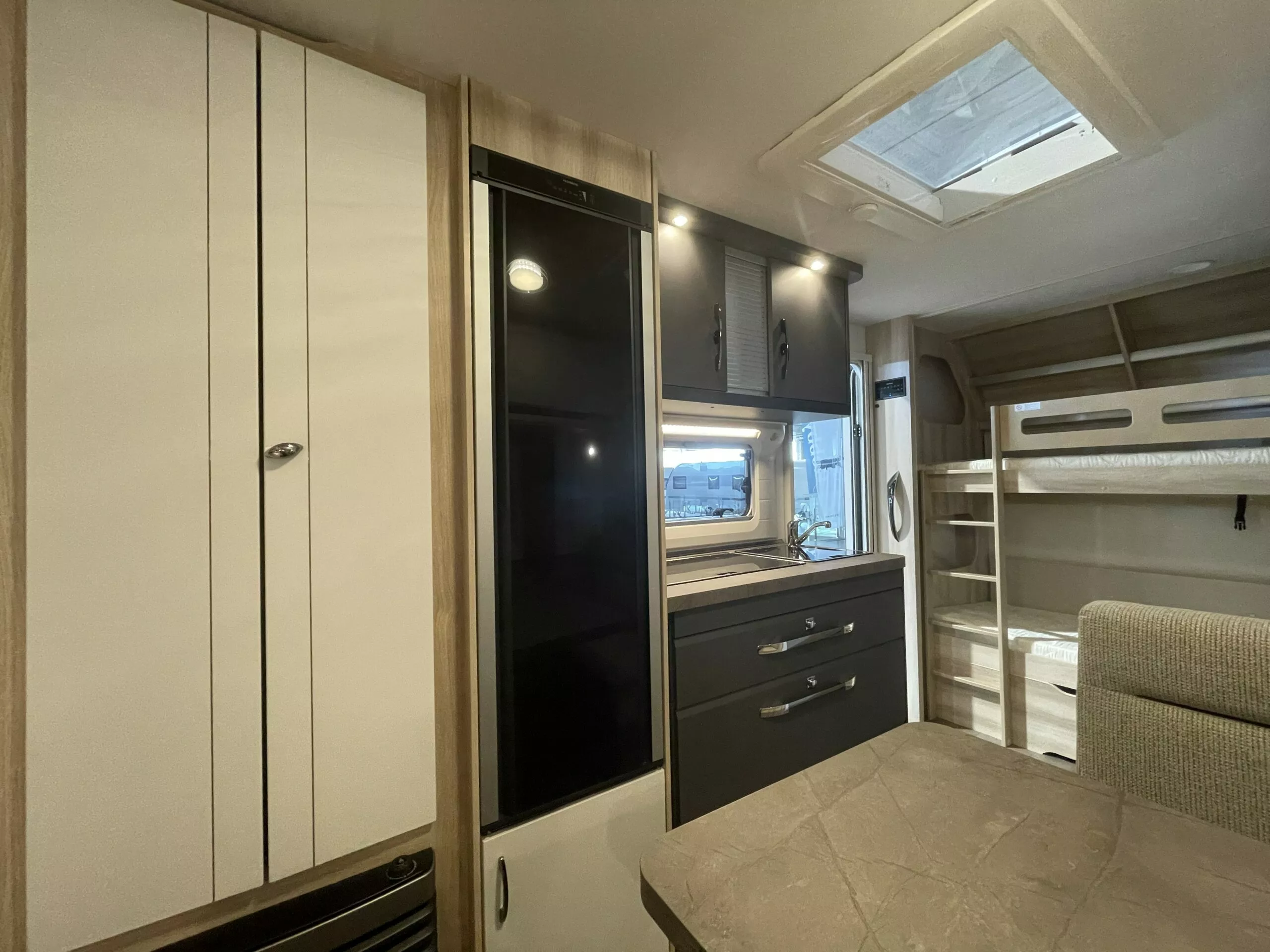 Caravana Hobby 490 KMF DELUXE - Imagen 11