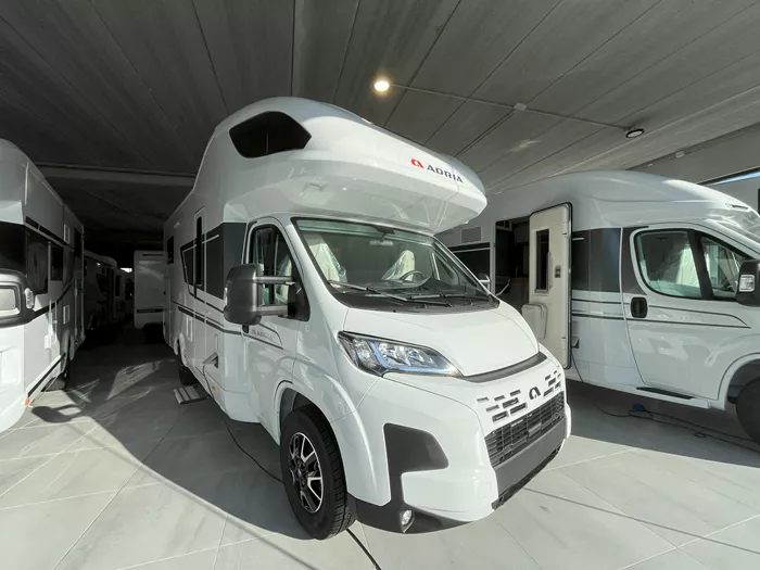 Autocaravana Adria CORAL XL 660 SL - Imagen 2