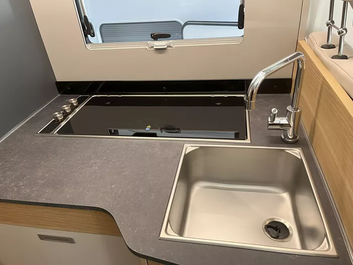 Autocaravana Adria CORAL XL 660 SL - Imagen 6