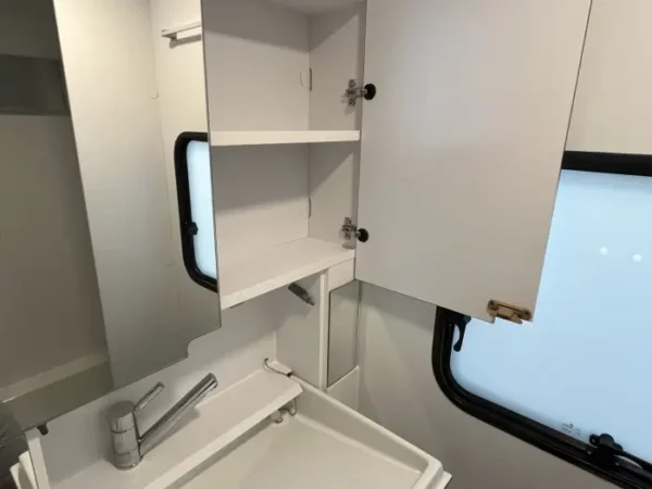 Foto del baño de la Adria Altea 60Y 552 PK EDICIÓN 60 ANIVERSARIO