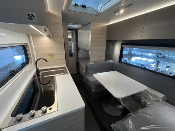 Foto del interior de la Adria Altea 60Y 552 PK EDICIÓN 60 ANIVERSARIO