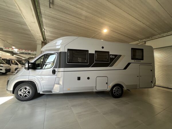 Autocaravana Adria Matrix 60Y 670 SL - Imagen 3