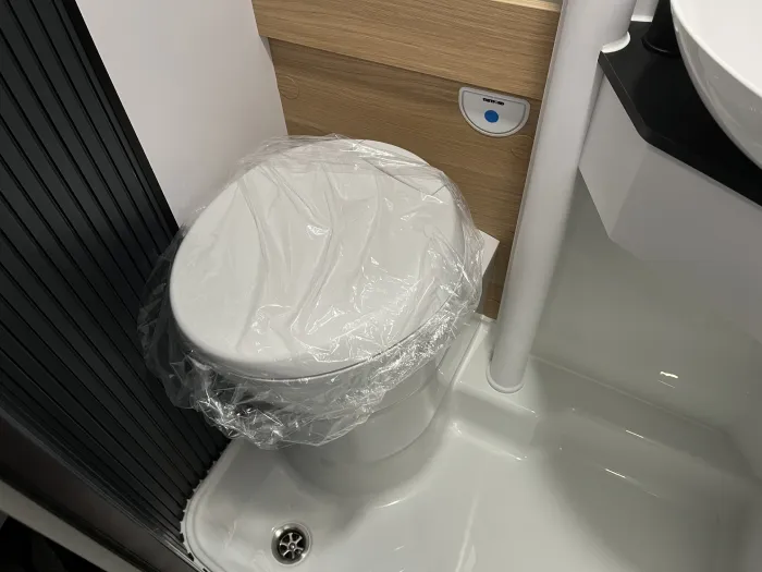 Camper Adria Twin 600 SPB Family - Imagen 12