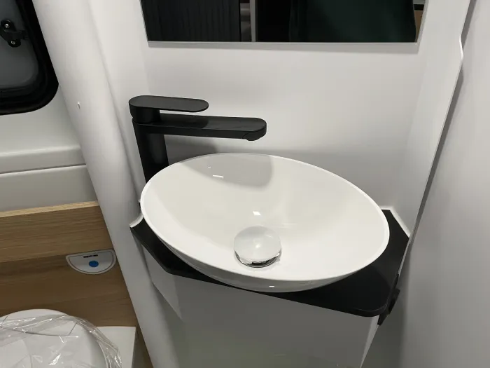 Camper Adria Twin 600 SPB Family - Imagen 11