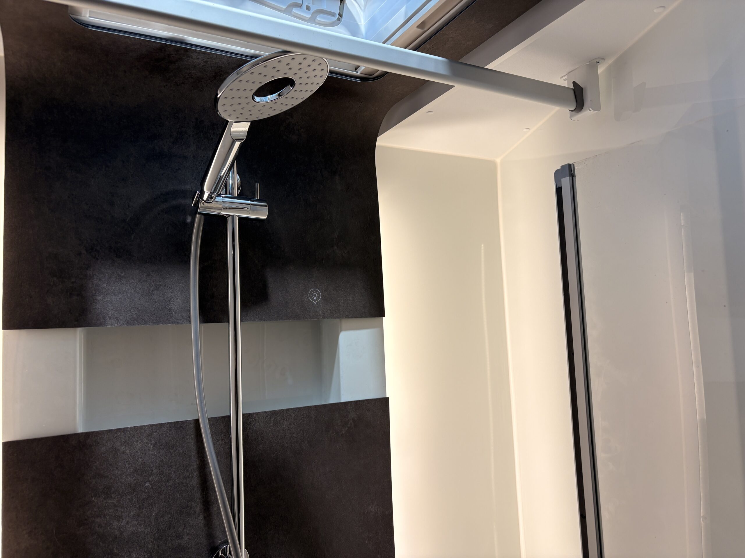 Autocaravana Adria Sonic 700 DL - Imagen 16