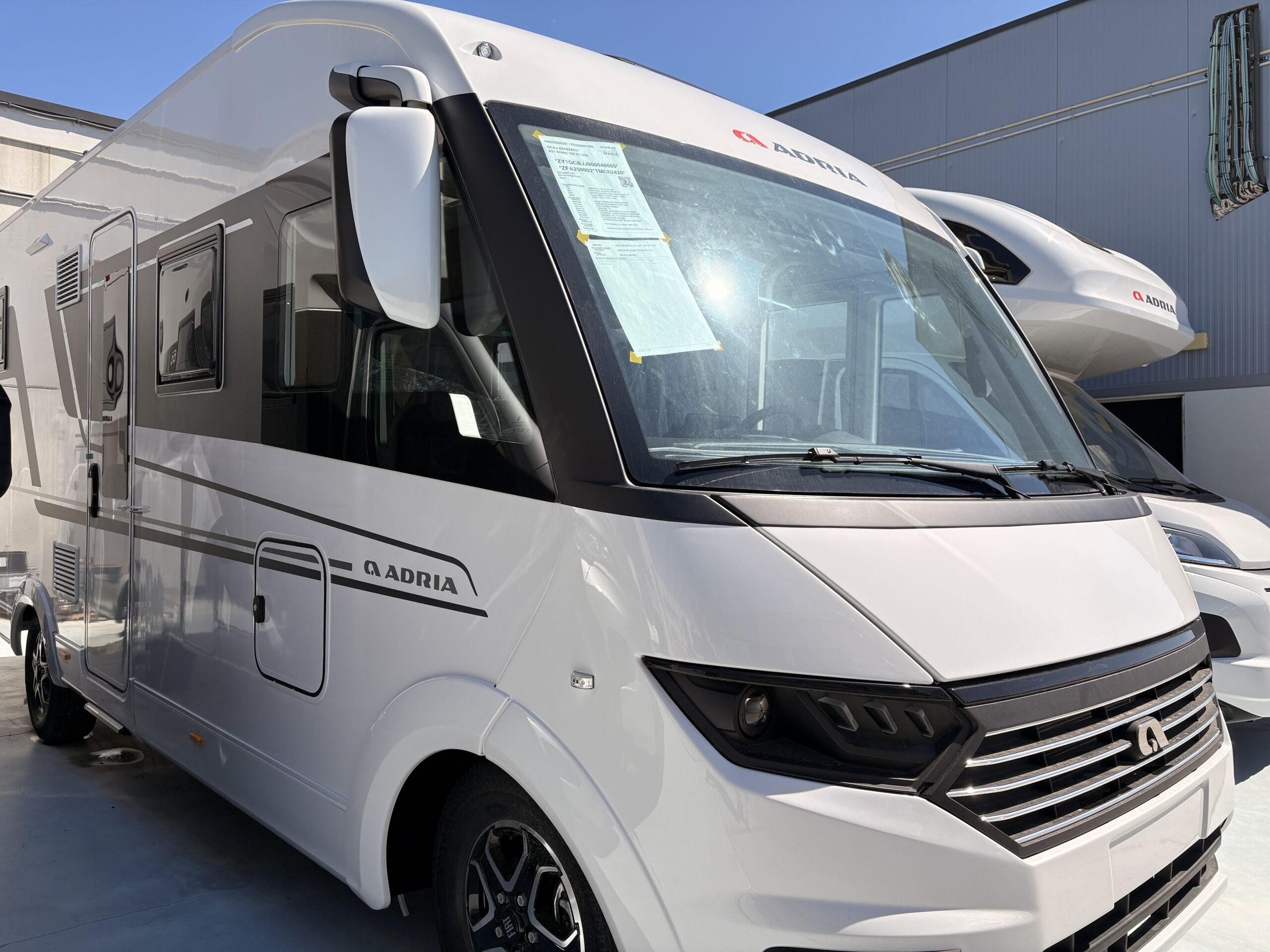 Autocaravana Adria Sonic 700 DL - Imagen 13